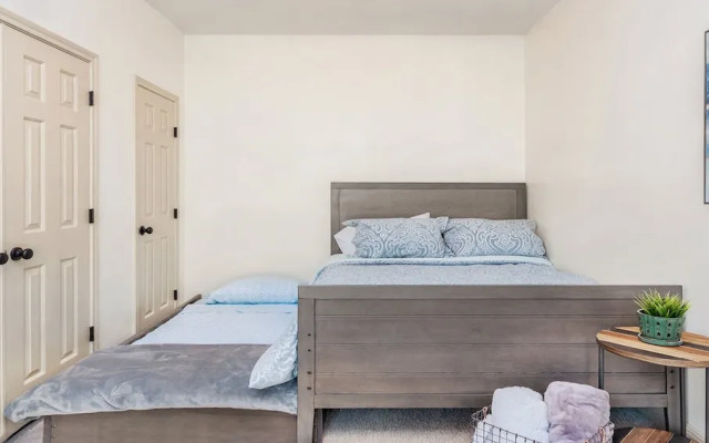 Upstay - Govalle Get-a-way