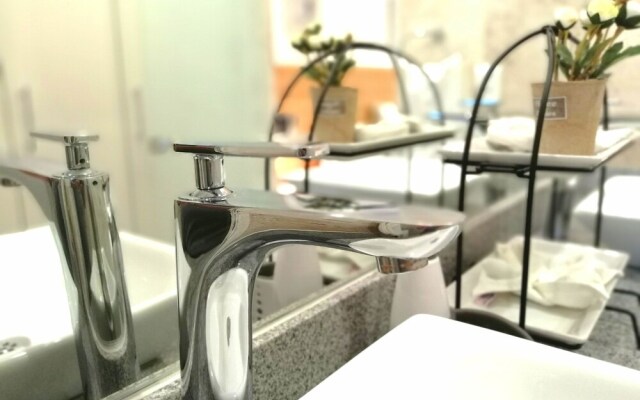 5th Coral Suites by Alex