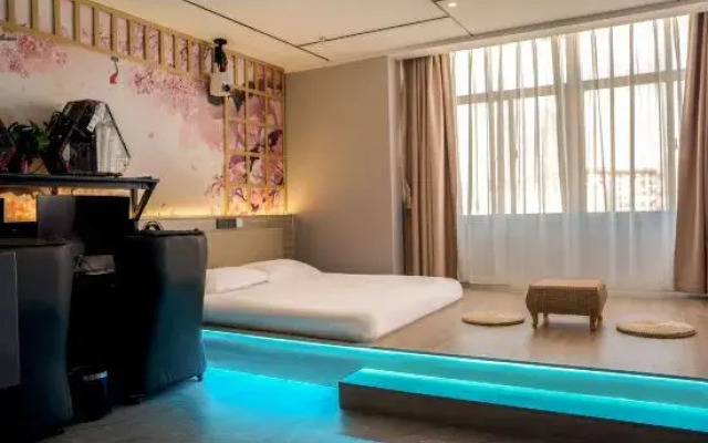 v E-sports hotels