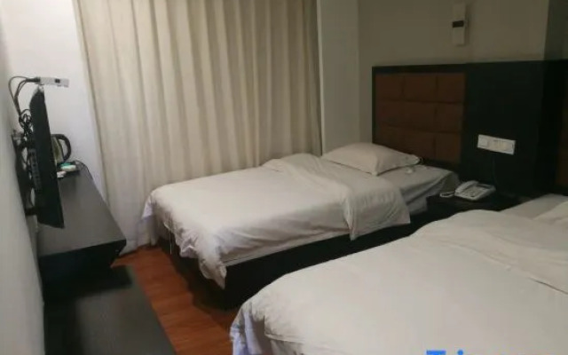 Xunjia Fashion Hotel (Zhengzhou Liulin Subway Station Branch)