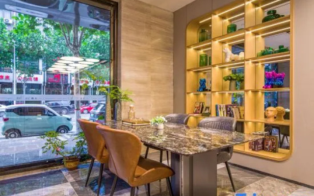 World Smart Hotel (Lankao Jiaoyulu Memorial Hall)