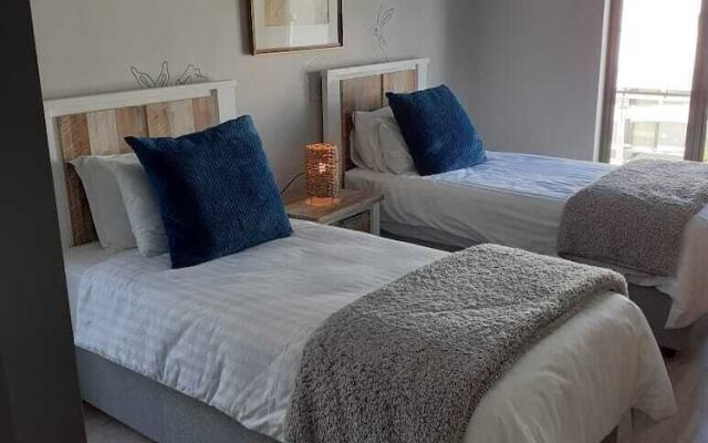 Le Petit Village Gem