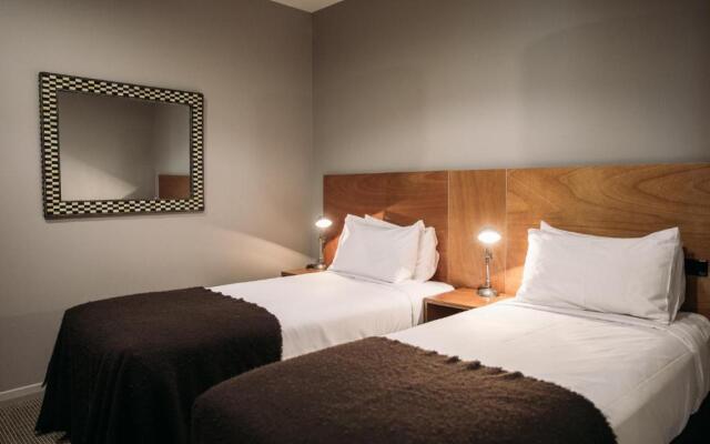 King and Queen Hotel Suites