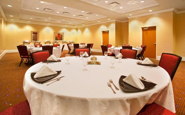 Holiday Inn Aurora North - Naperville by IHG