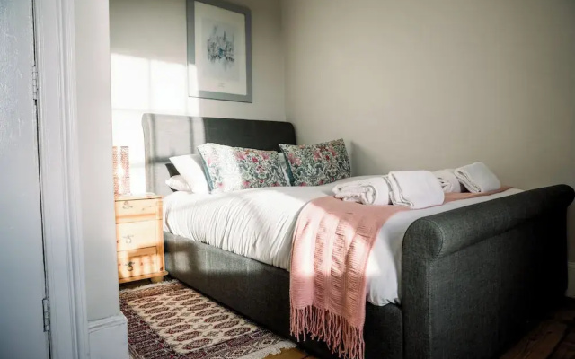 3 bed on Picturesque Victoria Street