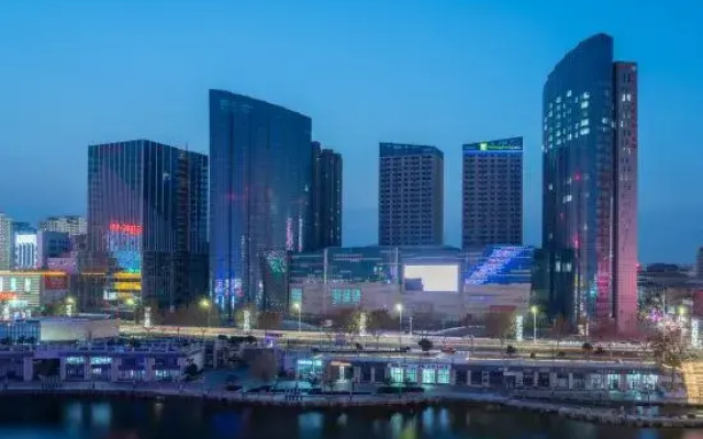 Holiday Inn Express Weifang Center (Weifang Station Taihuacheng Branch)