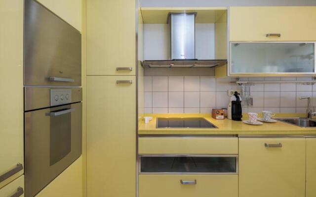 Seaside Apartment Gold 1row