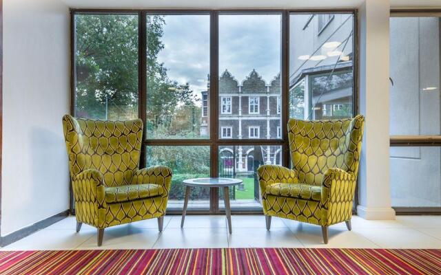 Veeve - Kensington Chic