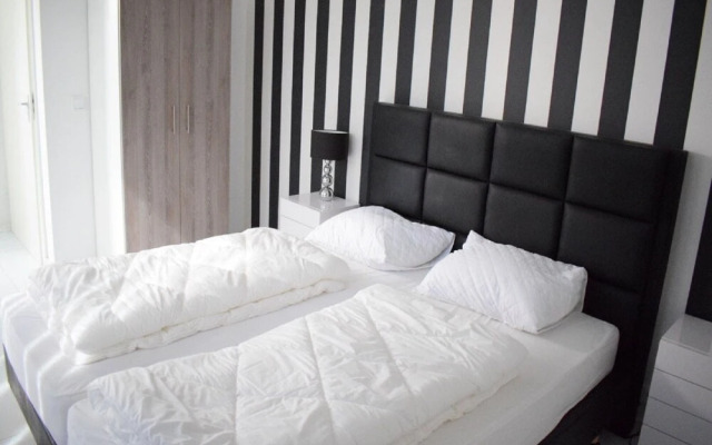 Holiday Home in Zeewolde With Jetty Next to Golf Course