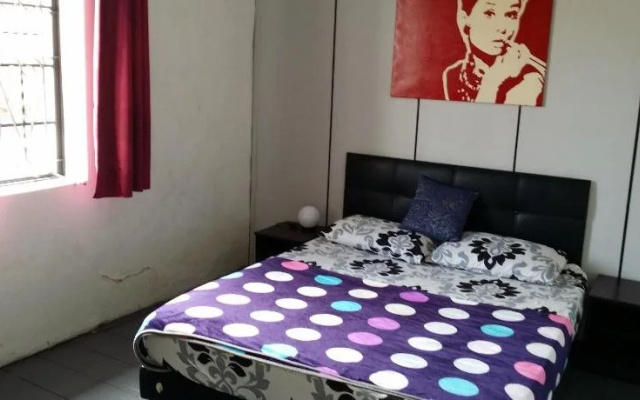 Jalan Jalan Emas Guest House