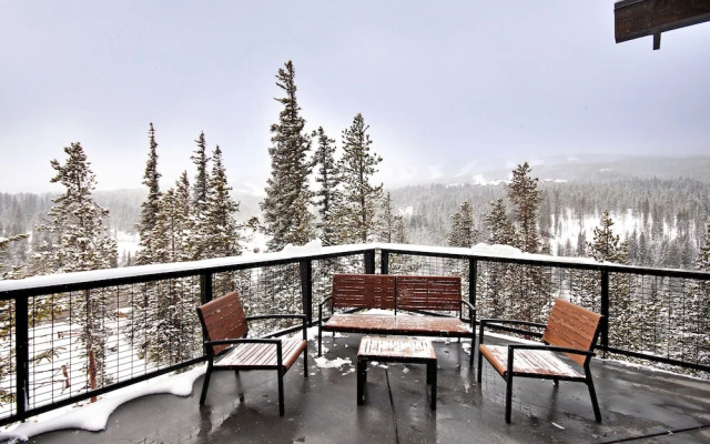 Spruce Ledge 4 Bedrooms 4.5 Bathrooms Townhouse