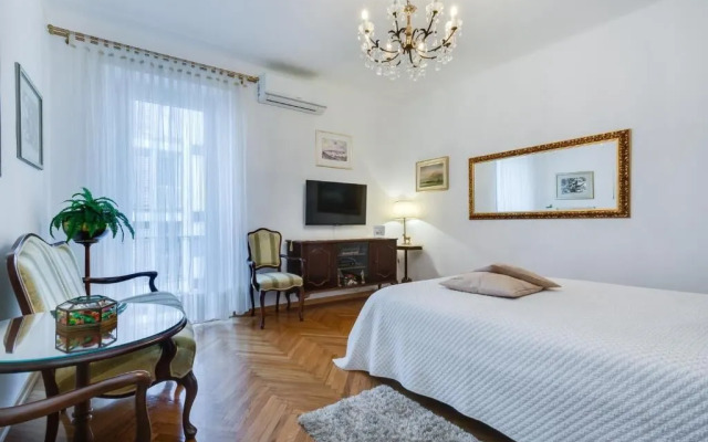 Central Palace Apartment