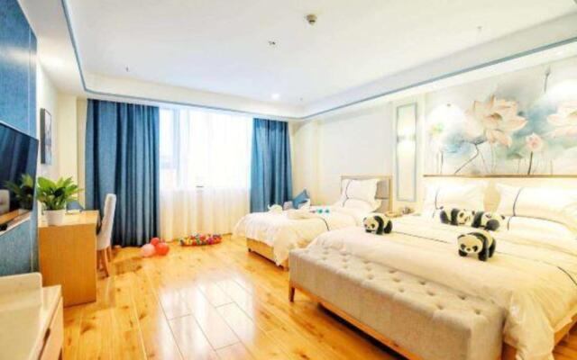 Huayang Fashion Holiday Grand Hotel (Chengdu Nanhu Park)