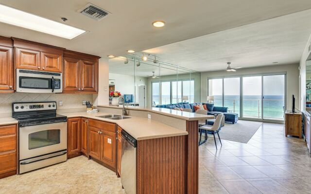 Oceanfront Destin Condo With Pool & Beach Access
