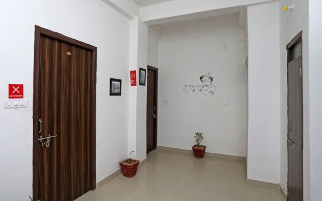 OYO 10132 Hotel Regal Inn