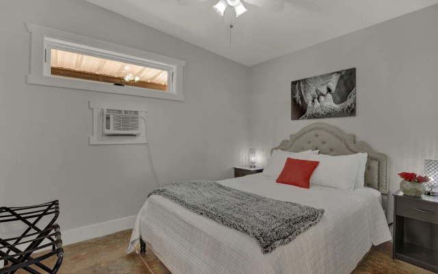 Romantic Casita With Grill ten min From Downtown!