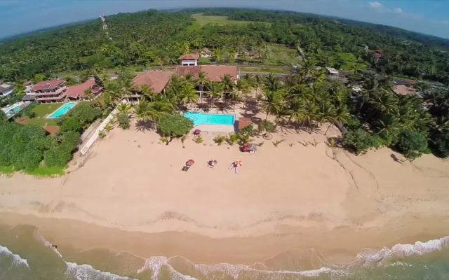 Whispering Palms Hotel