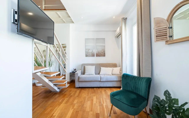 Massena Street - 1 Bdr Duplex with AC & Parking