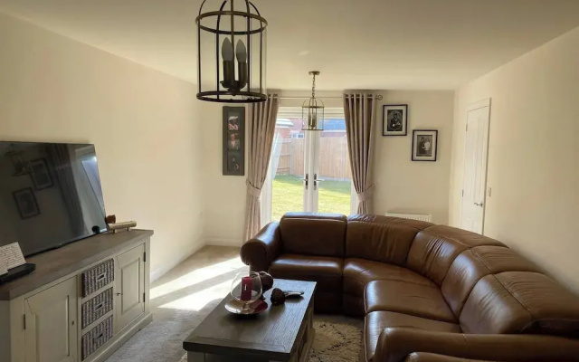 Comfortable 5 - Guest Abode - In Quiet Village