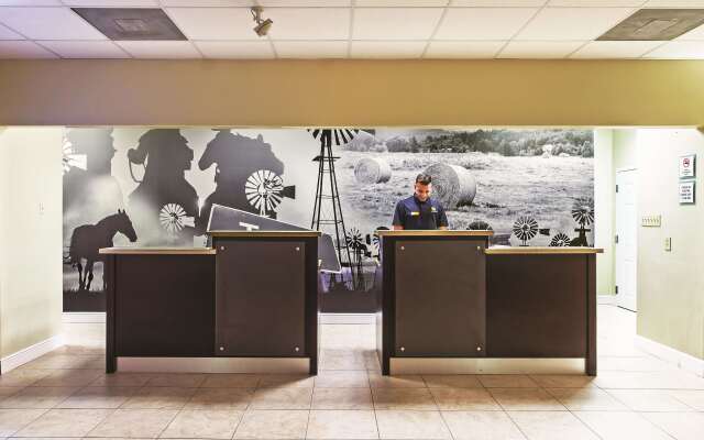La Quinta Inn & Suites by Wyndham Angleton