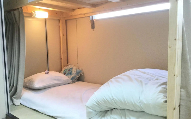 GUEST HOUSE B's Five II - Hostel
