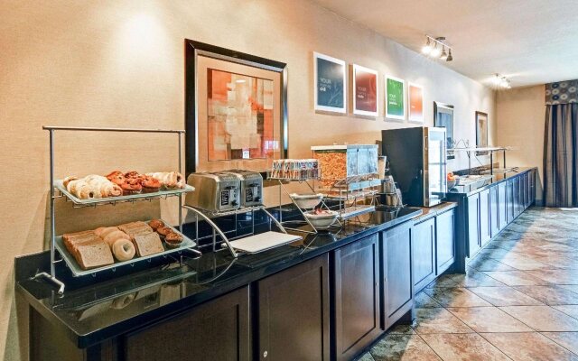 Comfort Suites Arlington - Entertainment District