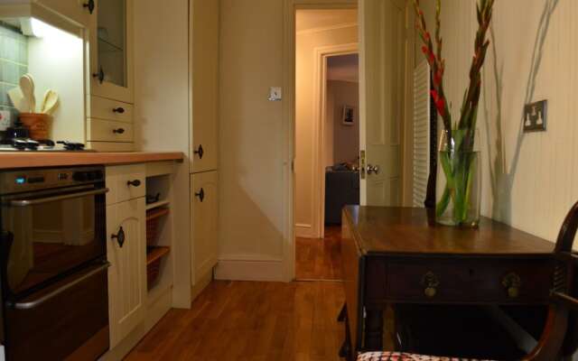 Stylish 2 Bedroom Apartment In London