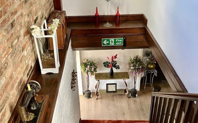 Crown Lodge Bed & Breakfast