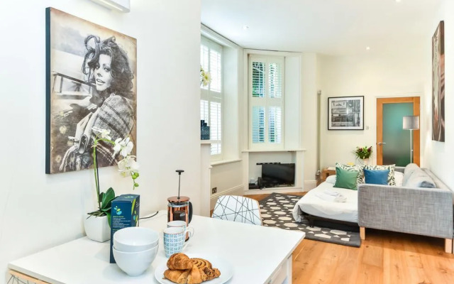 Kensington Black Square Collection