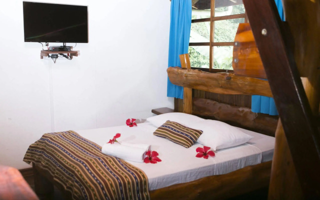 Hotel La Isla Inn