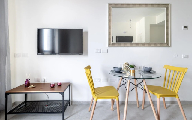 HolySuite J Tower