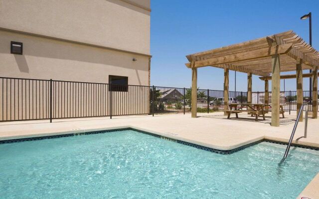 Baymont Inn and Suites Cotulla