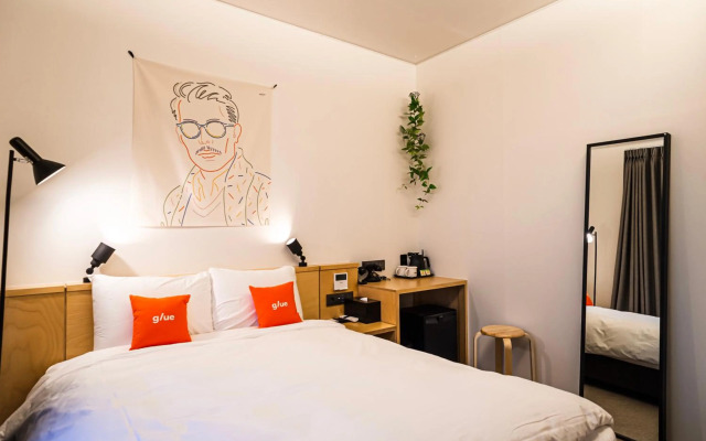 glue Hotel