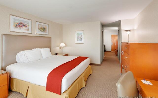 Holiday Inn Express Hotel & Suites Warwick-Providence (Arpt), an IHG Hotel