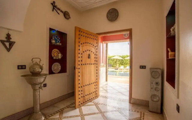 Villa Familiale De 5 Chambres Avec Piscine