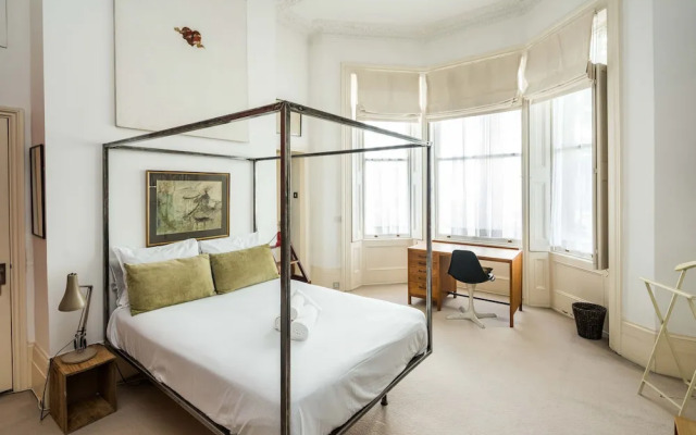 Sleek Simple & Peaceful 1Bd Flat Kensington