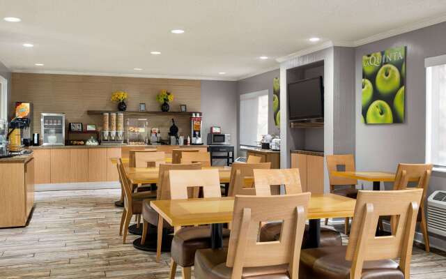 La Quinta Inn & Suites by Wyndham Chicago Tinley Park