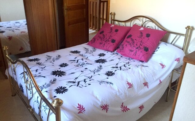 House With 2 Bedrooms in Lanobre, With Enclosed Garden