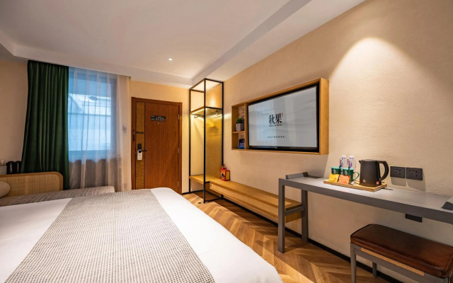 Qiuguo Hutong Courtyard Hotel