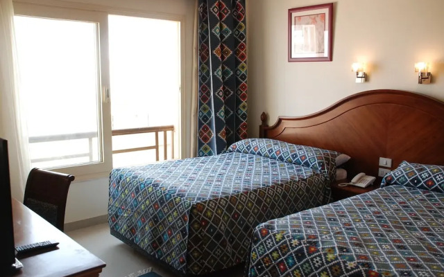 Palm Beach Host Mark