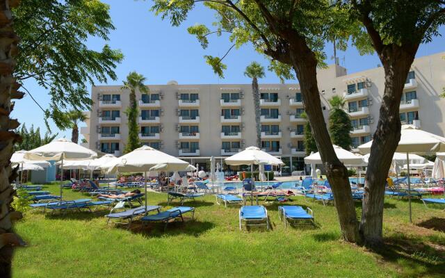 Maris Grand Waterpark Resort