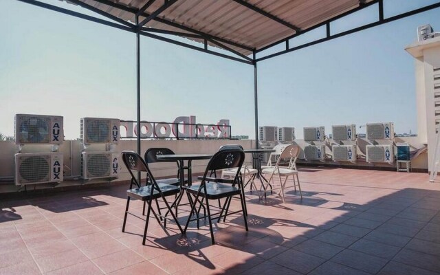 Kost M25 Hostel by Reddoorz