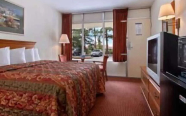 Travelodge Fredericksburg South