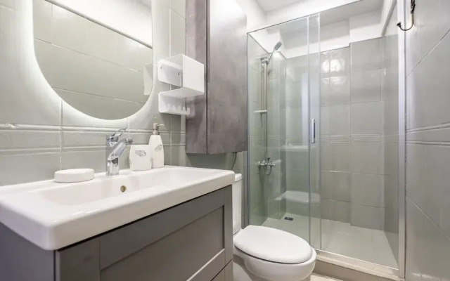 Central Flat With Backyard in Besiktas