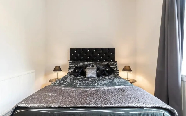 Stunning Newly Furnished Ground Floor Apartment