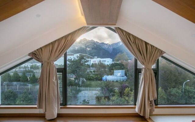 Floral Hotel Dali Luchun Garden