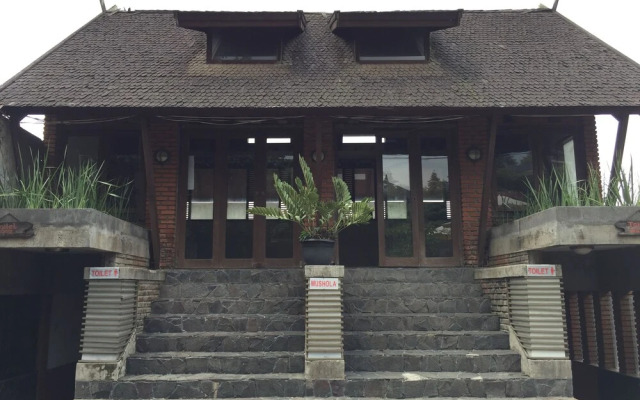 Rumah Stroberi Organic Farm and Lodge