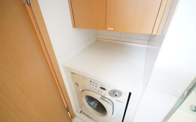 Jamsil Stn & Galleria Palace Apt A