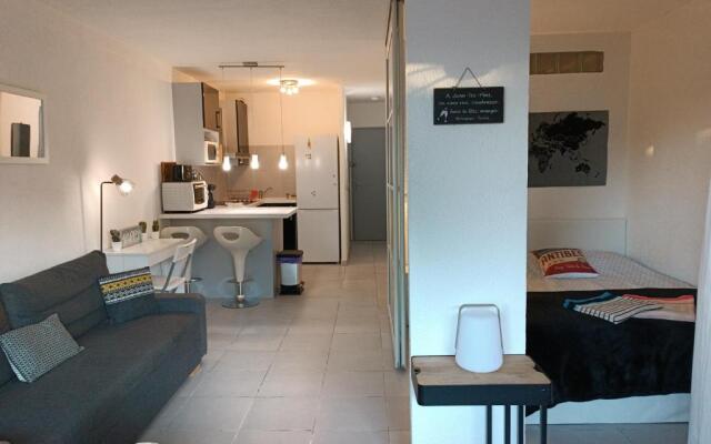 Le Corinthe studio apartment