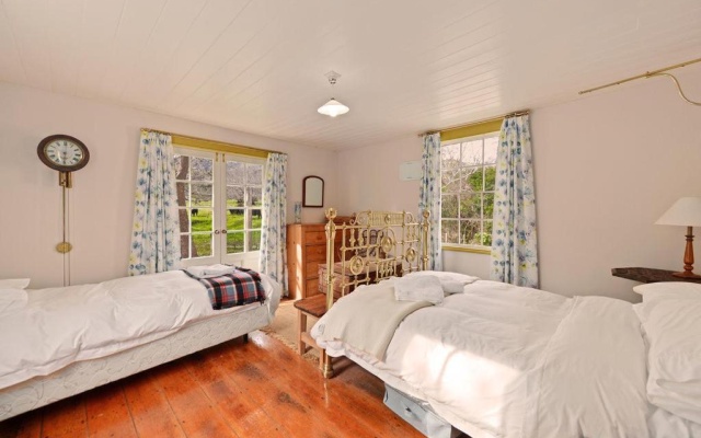 Historic Pavitt Cottage - Robinsons Bay Holiday Home – Guest Rooms – Akaroa